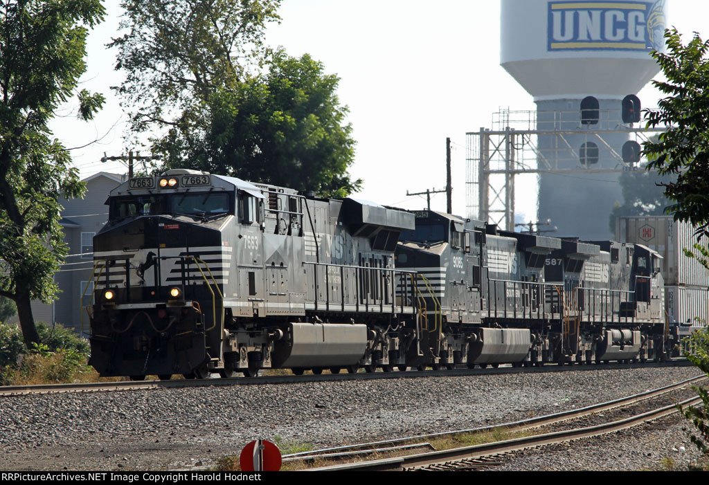 NS 7663 leads train 213 southbound